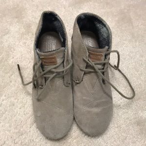 Toms size 6.5 Tan Wedge Booties